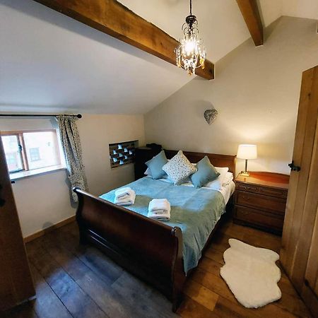 The Old Mill Barn With Hot Tub And Private Use Of Heated Pool Villa Wirral Ngoại thất bức ảnh