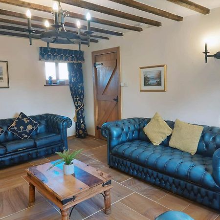 The Old Mill Barn With Hot Tub And Private Use Of Heated Pool Villa Wirral Ngoại thất bức ảnh