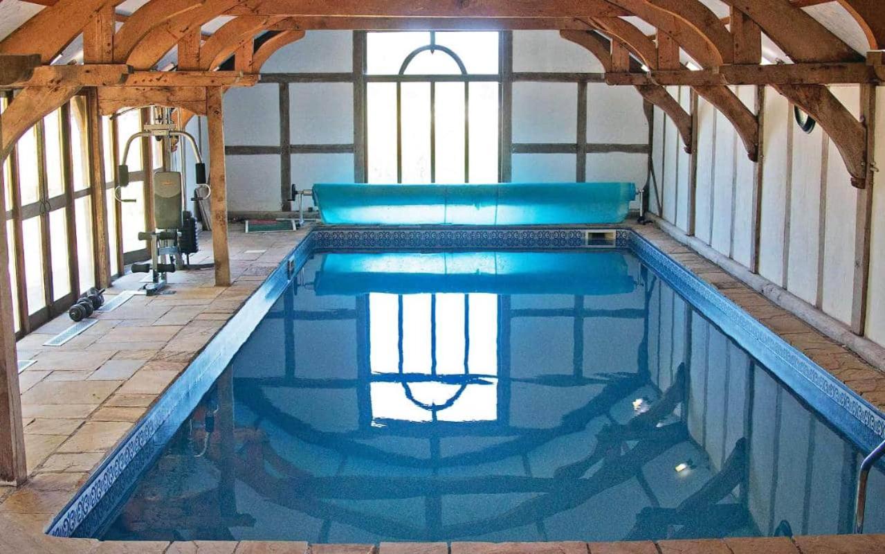 The Old Mill Barn With Hot Tub And Private Use Of Heated Pool Villa Wirral Ngoại thất bức ảnh