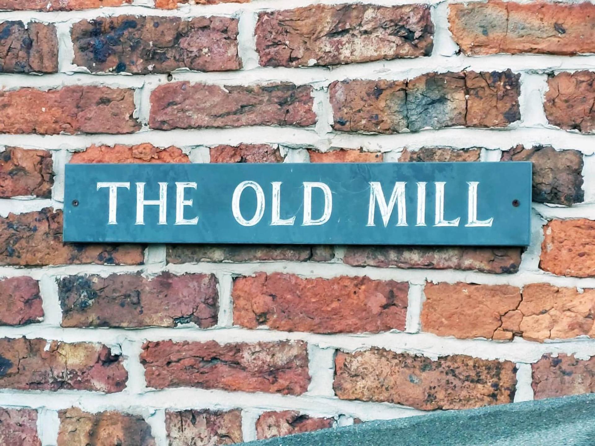 The Old Mill Barn With Hot Tub And Private Use Of Heated Pool Villa Wirral Ngoại thất bức ảnh
